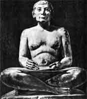 Статуя сидящего писца. Середина III тысячелетия до н. э. Париж. Лувр 