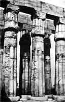 Колонны храма в Луксоре. Новое царство 