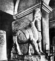 Крылатый бык из дворца Саргона II. Вторая половина VIII в. до н. э. Париж. Лувр 