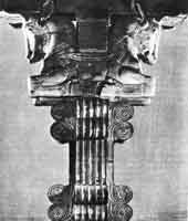 Капитель колонны из Суз. Начало IV в. до н. э.