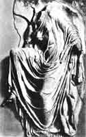 Ника, развязывающая сандалию Рельеф балюстрады храма Ники Аптерос. Афины. Музей Акрополя