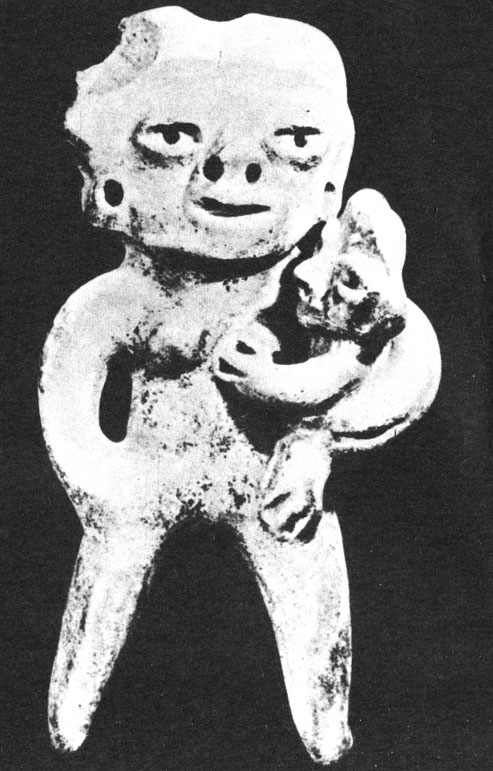 Архаичная глиняная статуэтка женщины с ребенком из Сальвадора, I тыс. до н. э
