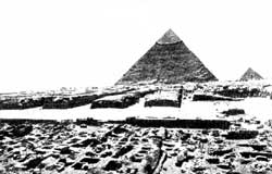 Пирамиды IV династии с прилегающими гробницами знати. Гизэ.