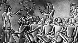 Пленные эфиопы (рабский рынок). Рельеф из гробницы царя Харемхеба. Египет. ХIХ дпиастия.