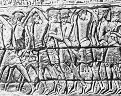 Филистимляне — военнопленные Рамсеса III (IV). Рельеф из храма Мединет-Хабу. XX династия.