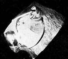 Золотой ритон в виде головы льва. Из погребения в Микенах. Около XVI в. до н. э. 