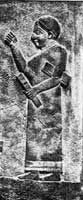 Арамейский писец с кожаным свитком и пеналом. Часть каменного рельефа из Сам'аля (ныне Зенджирли). VIII в. до н. э. 