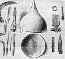 Железные и бронзовые (ассирийские?) предметы из Фив. VII в. до н. э. 