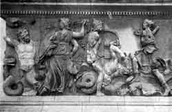 Артемида и  Геката в борьбе с  гигантами. Часть фриза алтаря Зевса в Пергаме. Около 180 г. до н. э. Мрамор
