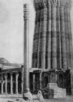 Железная колонна  в Дели (во дворе мечети Кувват-уль   Ислам). 415 г. н. э.