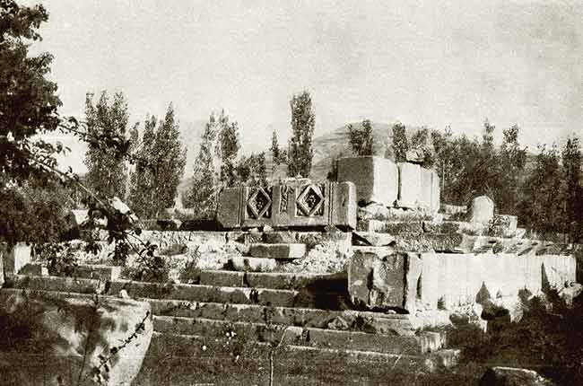 Развалины храма в Гарни. Вторая половина I в.- первая половина II в. н.э. Современное состояние.