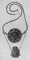 Золотой   медалыж  с   подвеской-флаконом из погребения в Армазисхеви,   близ Мехеты. II в. н. э.