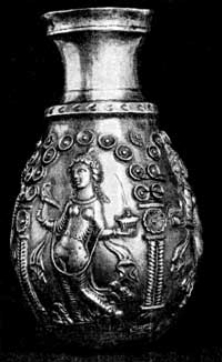 Сасанидский серебряный кувшинчик с   изображением жрицы.