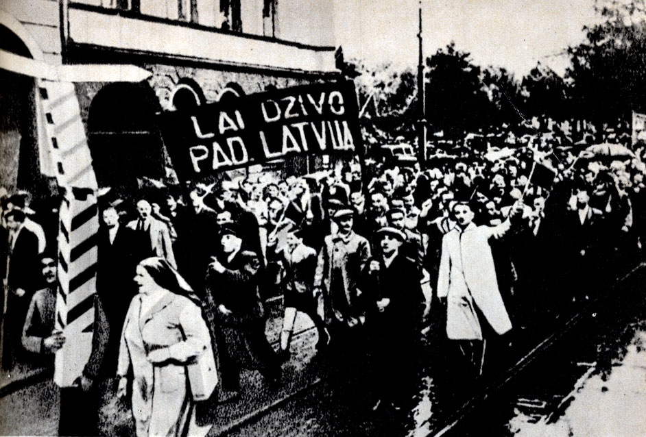 Праздник в Риге по случаю принятия Латвийской республики в состав СССР. 6 августа 1940 г.