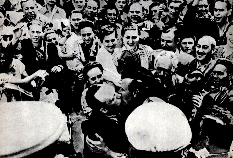 Встреча советских воинов в Кишиневе. Июнь 1940 г.