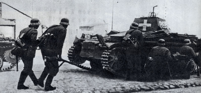 Фашистские танки в пригороде Варшавы. 9 сентября 1939 г.