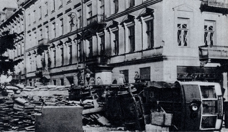 Баррикады на улице Варшавы. Сентябрь 1939 г.