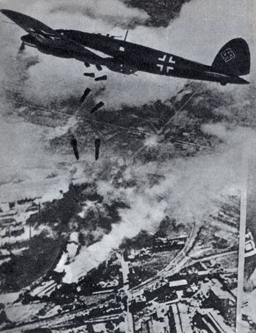 Самолеты люфтваффе бомбят Варшаву, Сентябрь 1939 г.