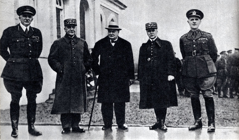 Представители военного командования Англии и Франции. Слева направо: генерал Горт, генерал Жорж, морской министр Англии Черчилль, генерал Гамелен, генерал Айронсайд