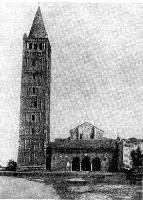 Фасад и колокольня церкви Санта-Мария. (Около Феррары). XI в.