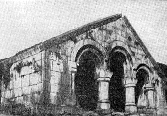 Водоём в Ахпате (Армения). 1257 г.
