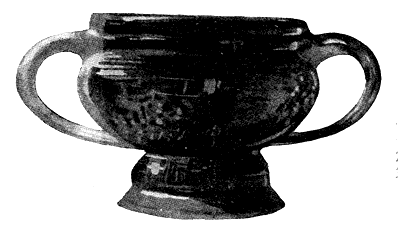 Декоративная ваза с двумя ручками. Глина. Коричневая глазурь. Музей в Коринфе. XI в.