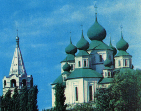 Воскресенский собор Войска Донского был построен в 1716 году. 1 января 1719 года собор был освящен. Башня и колокольня были воздвигнуты в 1725-1730 годах