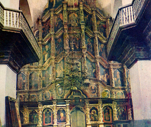 Пятиярусный ажурный иконостас Воскресенского собора - выдающийся образец резьбы по дереву