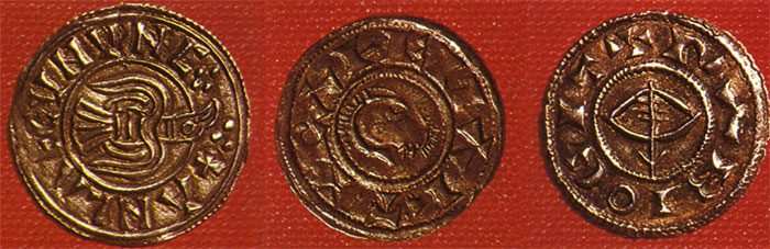 7. Серебрянные монеты, чеканенные в Йорке в период господства в Северной Англии датских викингов