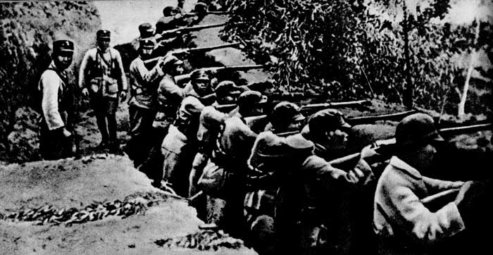 Китайские солдаты на оборонительном рубеже около Шанхая. 1932 г.