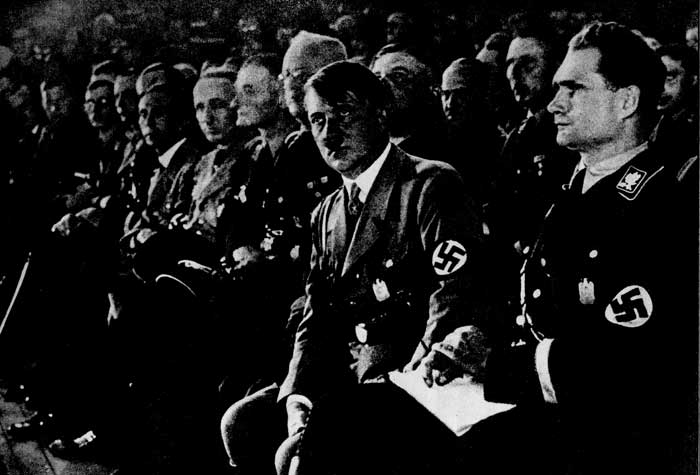 Принятие захватнической программы на съезде нацистов в Нюрнберге в 1933 г. (Это еще не скамья подсудимых)