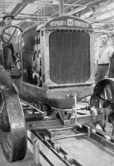Первый трактор Сталинградского завода. 1930 г.