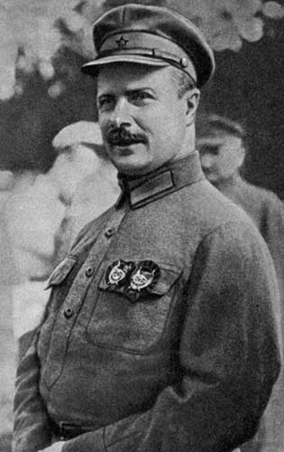 М. В. Фрунзе - выдающийся полководец и строитель Советских Вооруженных Сил. 1922 г. 