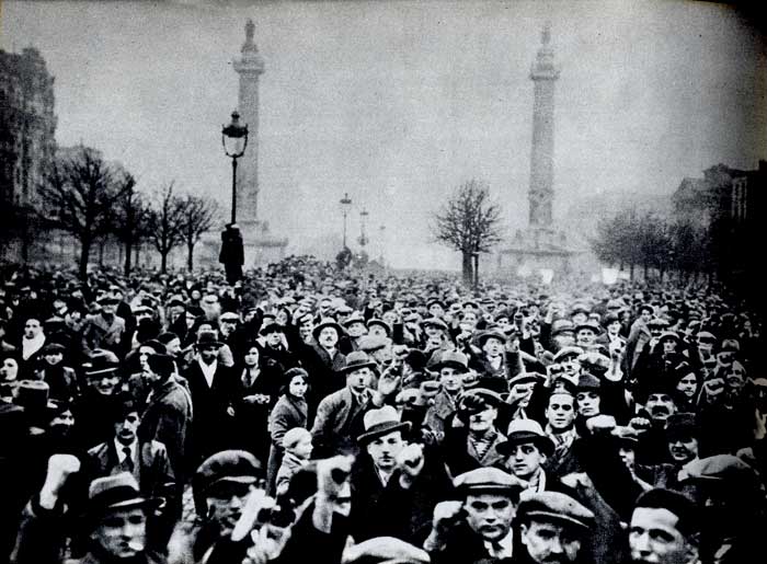 Демонстрация французского пролетариата против попытки фашистчкого переворота. Париж. 1934 г.