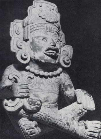Погребальная урна в виде сидящего мужчины (Монте-Альбан). Сапотекская культура