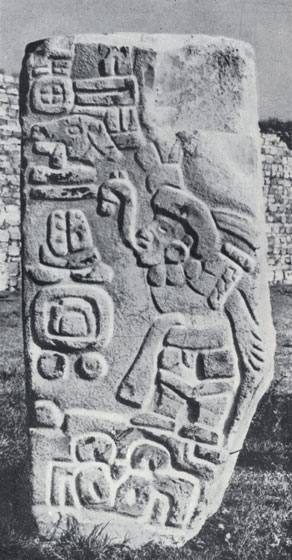 Каменная стела с изображением говорящего жреца (Монте-Альбан). Са-потекская культура