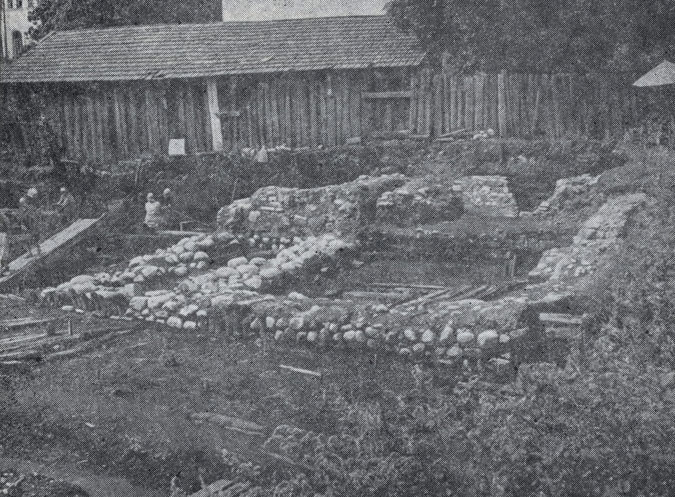 Остатки каменного терема на Ильинском раскопе