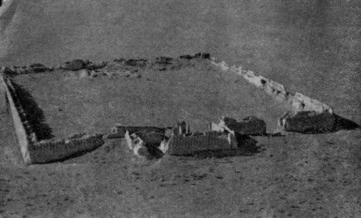 Развалины крепости Джанбас-кала. В ее окрестностях найдены первые в Хорезме стоянки неолитического человека