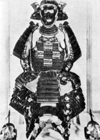 Комплект японских доспехов, для короля Якова I, подаренный Токугава Хидэтада капитану Джону Сэрису 19 сентября 1613 г. во время его посещения Эдо (Лондонская оружейная палата в Тауэре)