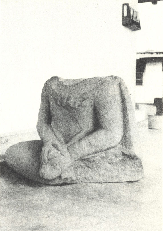 Одна из ольмекских скульптур, найденных в Сан-Лоренсо - Теночтитлане. Ныне она находится во дворе сан-лоренсийской школы 