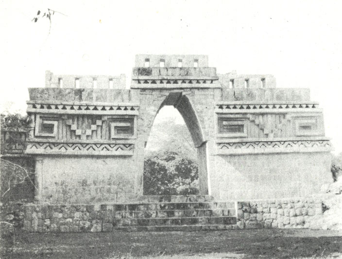 'Триумфальная арка' в пуукском городе Лабне