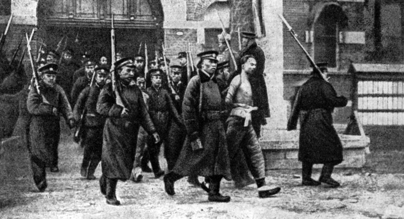 Осужденные на казнь   рабочие-повстанцы. Фотография.   1912  г.