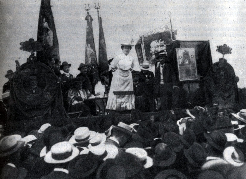 Выступление  Розы Люксембург на митинге во время Штутгартского конгресса II Интернационала. Фотография. 1907 г.