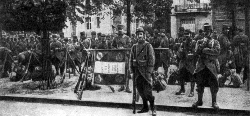 Французский пехотный полк перед отправкой на фронт. Фотография. 1914 г.