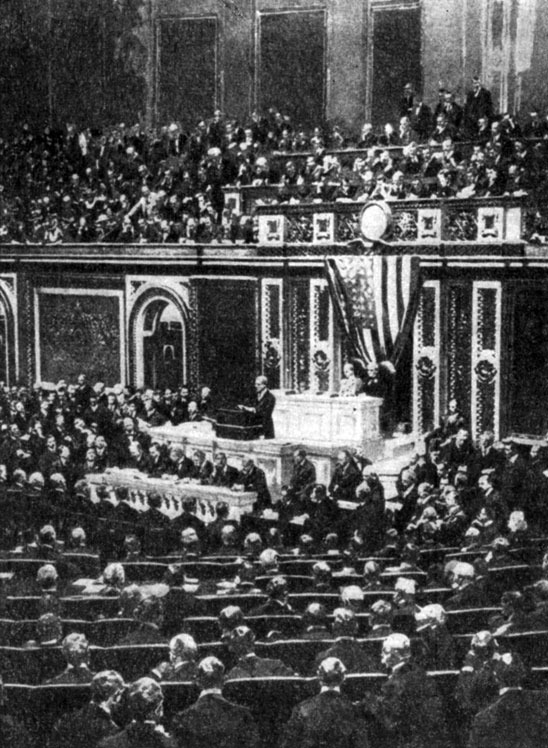 Выступление Вильсона в конгрессе по поводу объявления войны. Фотография. 1917 г. 