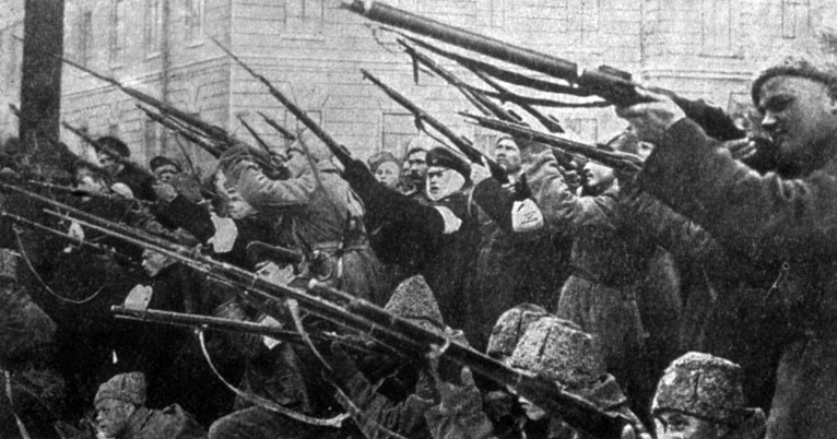 Обстрел полицейской засады в Петрограде в феврале 1917 г. Фотография.