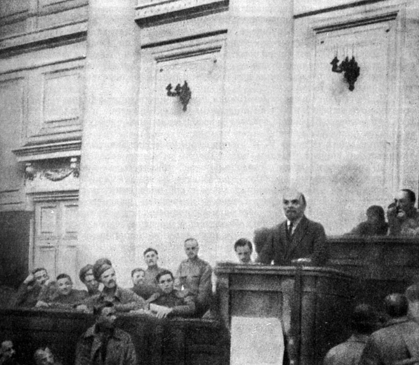 Выступление В. И. Ленина в Таврическом дворце 4 апреля 1917 г. Фотография.