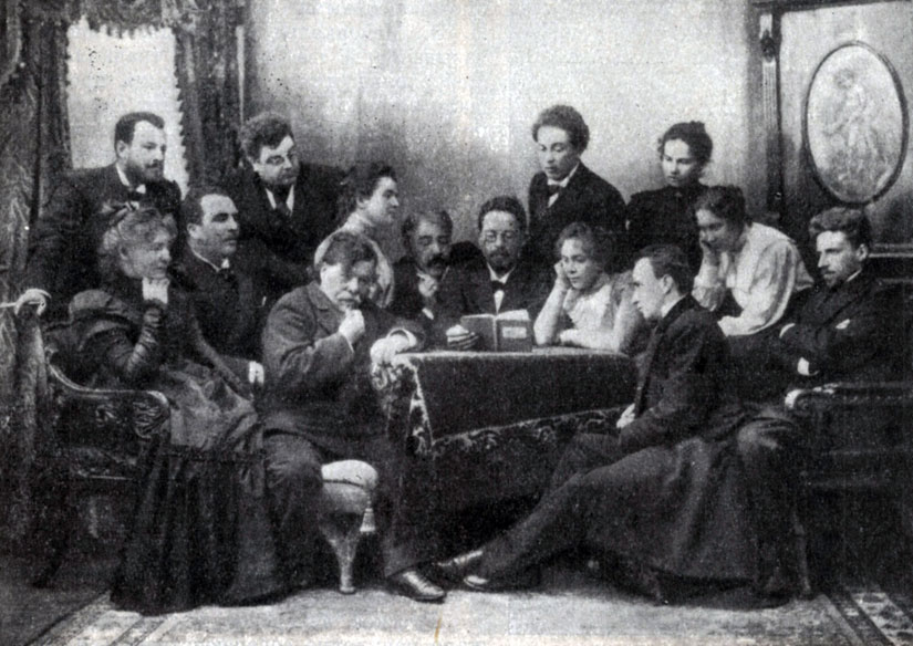 А. П. Чехов читает «Чайку» артистам Художественного театра. Фотография. 1898 г.
