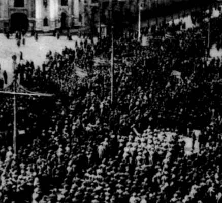 Демонстрация национальных меньшинств с требованием права наций на самоопределение. Петроград, 1917 г. 