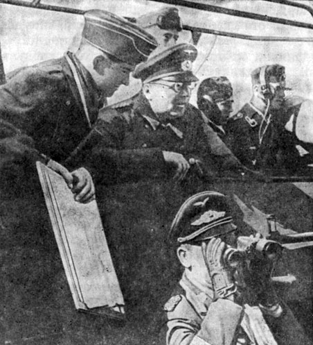 Командующий 4-м воздушным флотом В. Рихтгофен (с биноклем) и командир 16-й танковой дивизии Г. Хубе наблюдают за бомбардировкой Сталинграда 23 августа